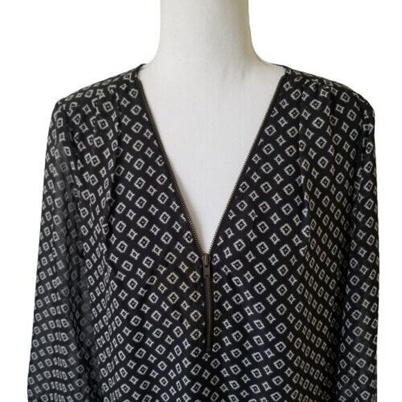 IZ Byer Women's Geometric print Black/White Zipper V-neck Dress - Size XL - Picture 3 of 7